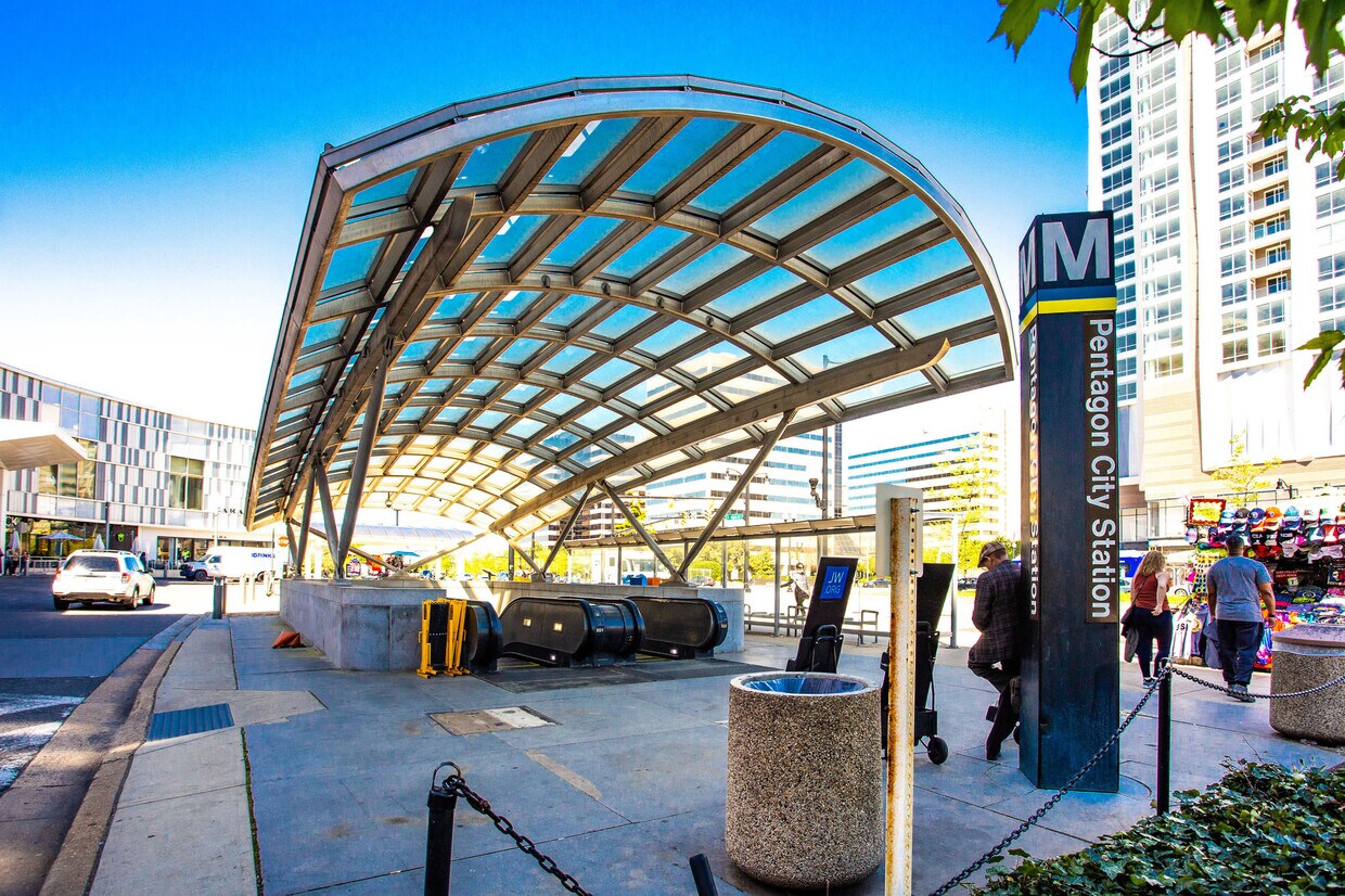 Walk to Metro, Shops, Pentagon - 1300 Army Navy Dr
