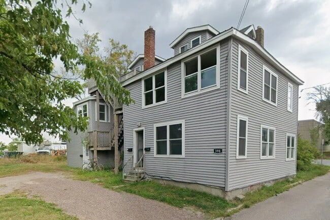 Building Photo - 398 Weaver St
