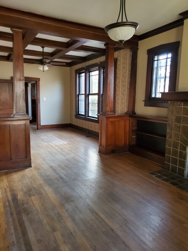 Primary Photo - 1429 Faxon Ave