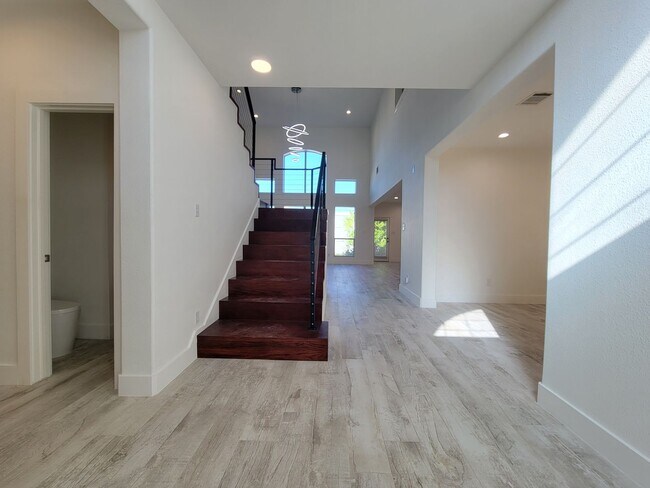 Building Photo - 405 Darkwoods Dr