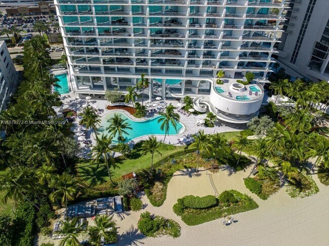Foto del edificio - 16901 Collins Ave