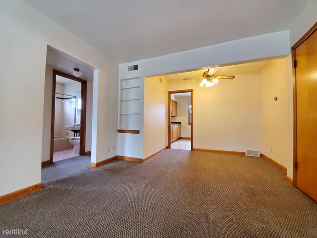 Building Photo - 6412 W Lisbon Ave