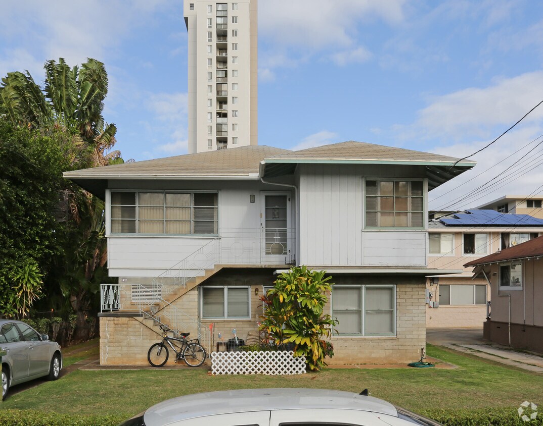Building Photo - 718 Palani Ave