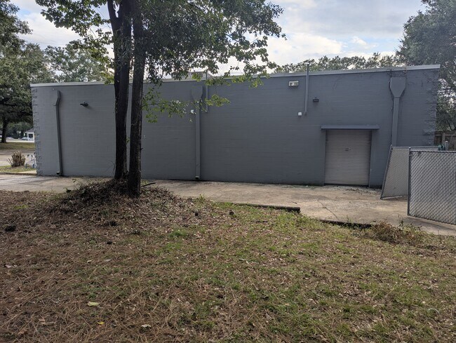 Building Photo - Cottage Hill