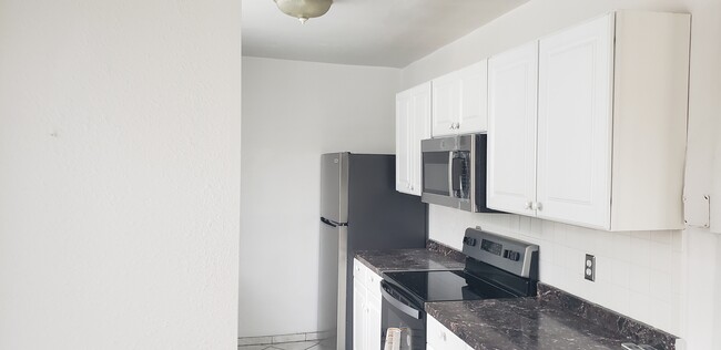 Building Photo - 1423 S Beverly Dr