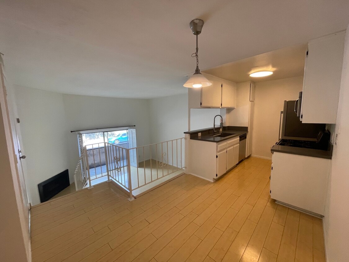 Primary Photo - 5500 Lindley Ave