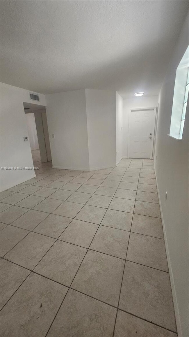 Building Photo - 1301 SE 28th Ln