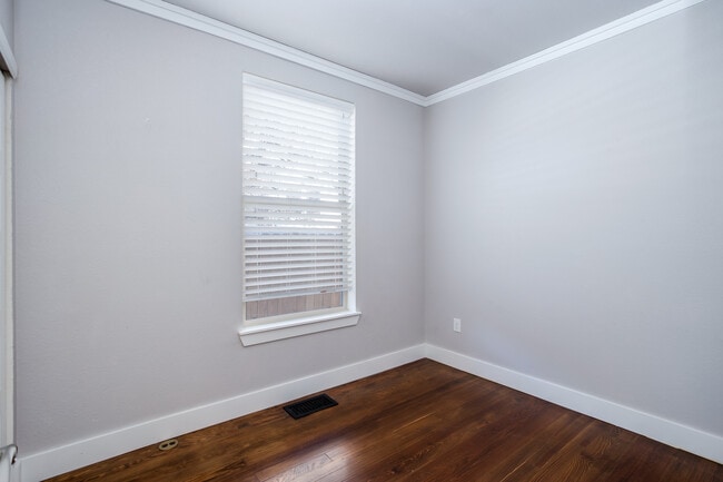 Foto del edificio - 3326 Quivas St