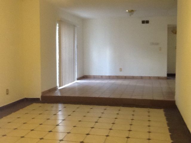 Foto del edificio - Duplex For Rent in Stockton