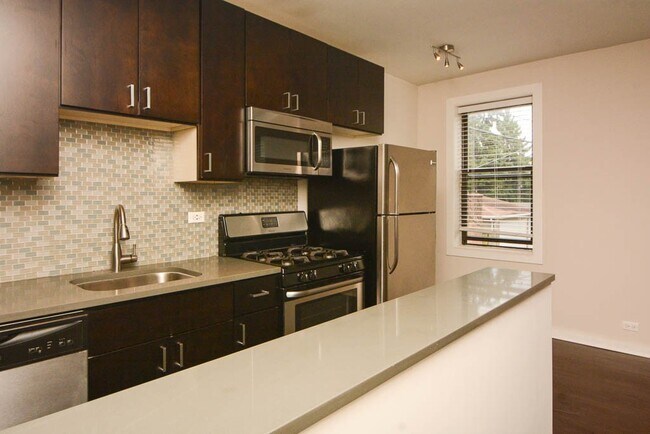 Foto del edificio - 2410 N Kedzie Blvd