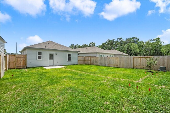 Foto del edificio - 3715 Golden Lily Ln