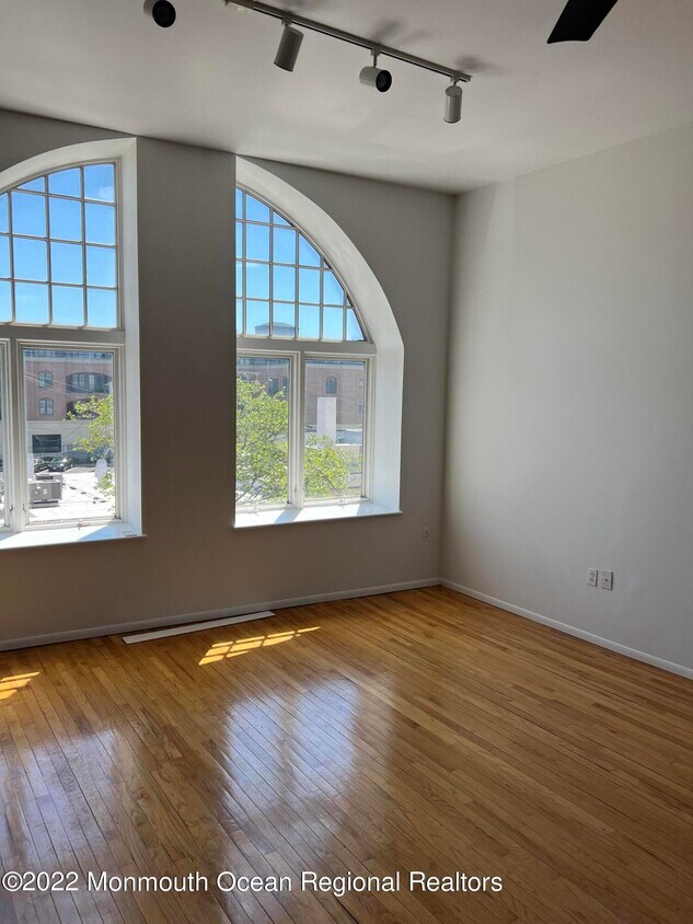 40 Broad St Unit 3C, Red Bank, NJ 07701 Room for Rent in Red Bank, NJ