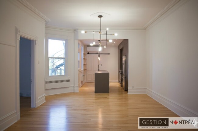 Photo du bâtiment - 1695 Rue Fullum