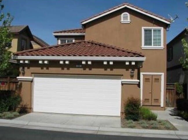 Building Photo - Beautiful 4 Bedroom, 2.5 Bath Mountain Hou...