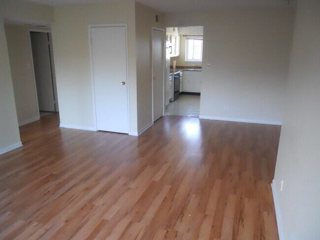 Building Photo - 9438 Bay Colony Dr