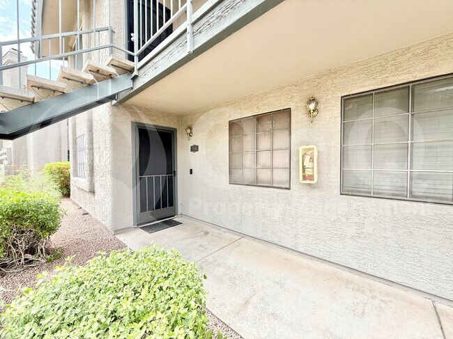 Foto del edificio - 533 W Guadalupe Rd