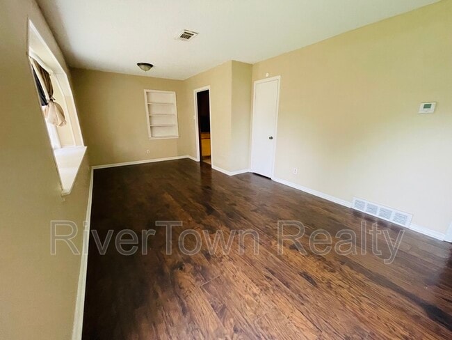 Building Photo - 4860 Leonard Rd