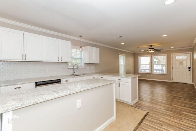 Building Photo - 1011 Thomasville Estates Dr SE