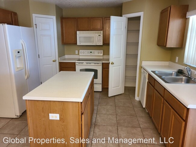 Building Photo - 5 br, 2.5 bath House - 2100 Tealwood Circle