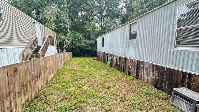 Building Photo - 14431 W Lee Shore Dr