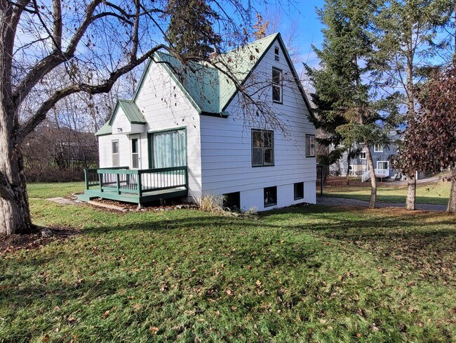 Building Photo - Whitefish 4 bedroom Unfurnished Home