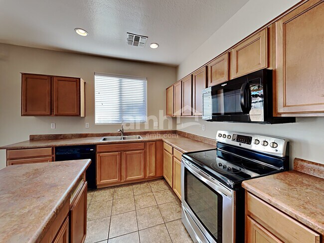 Foto del edificio - 6911 W Irwin Ave