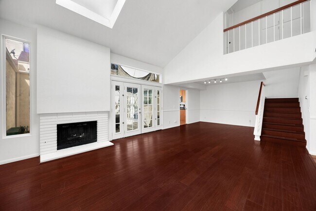 Building Photo - 3 Bed, 3 Bath townhome in Woodbridge Village