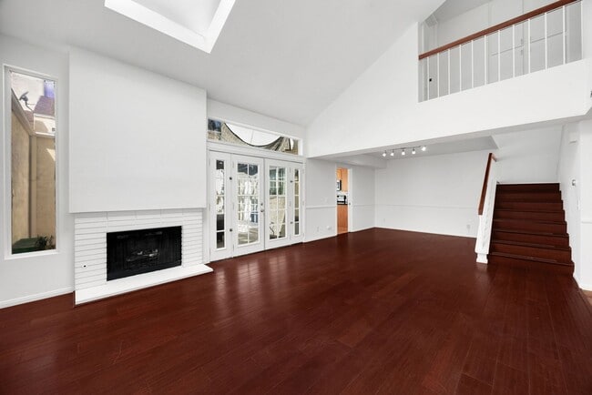 Foto del edificio - 3 Bed, 3 Bath townhome in Woodbridge Village