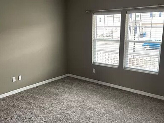 Foto del edificio - Gorgeous 4-Bed Home in Enclaves at Mountain Vista (D49)