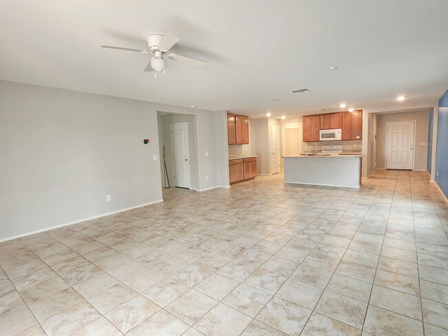 Great Room - 1347 W Pinkley Ave