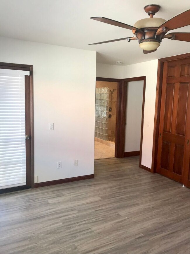 Building Photo - 2-bed 2.5 bath townhome near Tamarack Beach