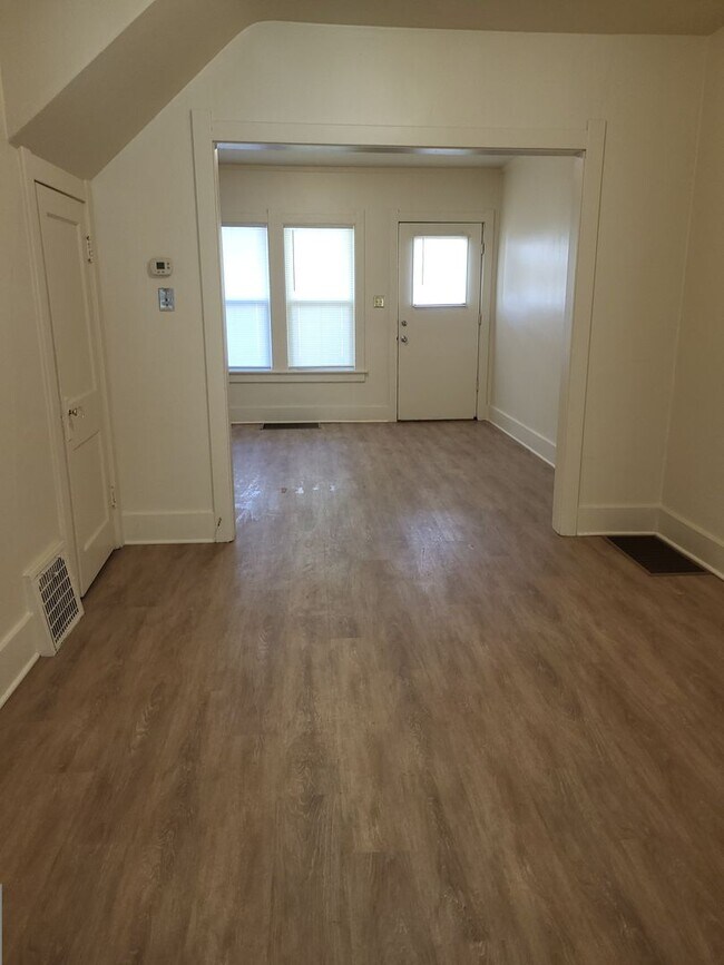 Building Photo - 606, 608, 610 Elmore