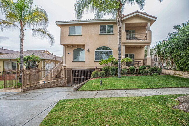 Building Photo - 735 E Angeleno Ave