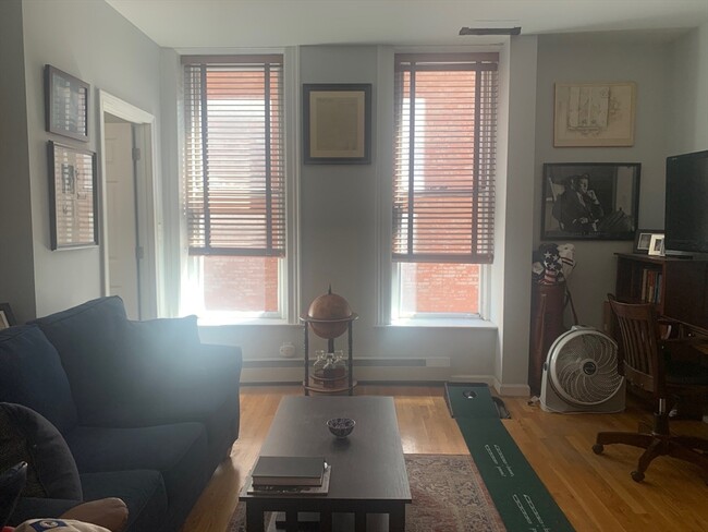 Building Photo - 483 Beacon St