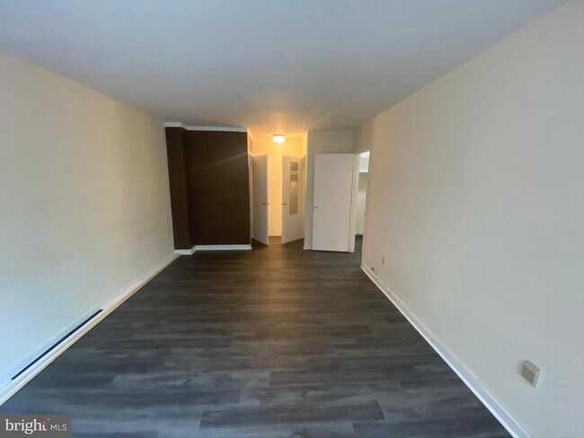 Building Photo - 1111 Arlington Blvd