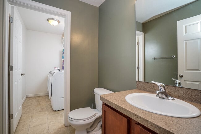 Building Photo - Beautiful 4 Bed, 3.5 Bath in Clinton - Was...