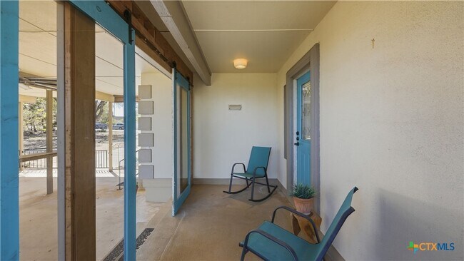 Foto del edificio - 1268 Lakeside Dr W