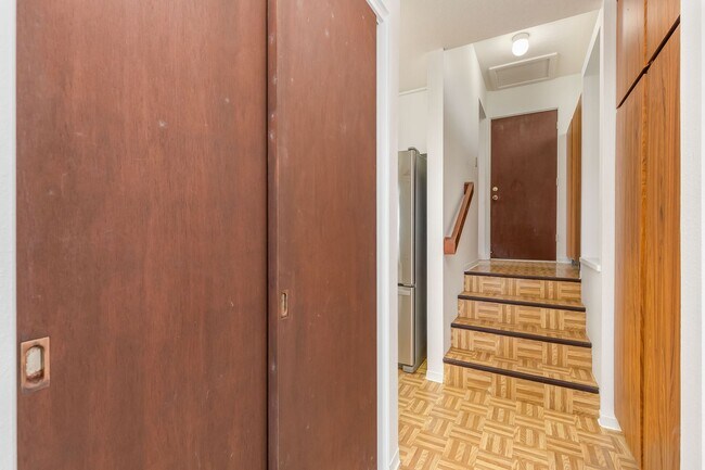 Foto del edificio - Mariner's Ridge SPACIOUS 4 bedroom, 3.5 ba...