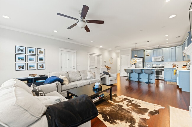 Foto del edificio - 3056 N Clybourn Ave