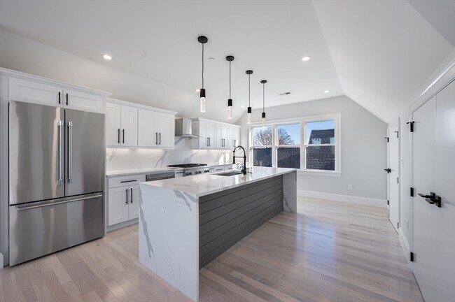 Building Photo - 31 Ware St