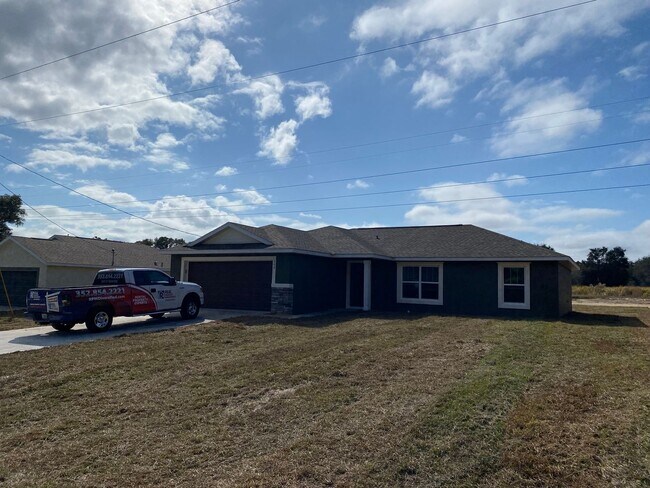 Building Photo - Custom Home - Desirable SE Ocala Neighborhood 3/2/2 **Won't Last**