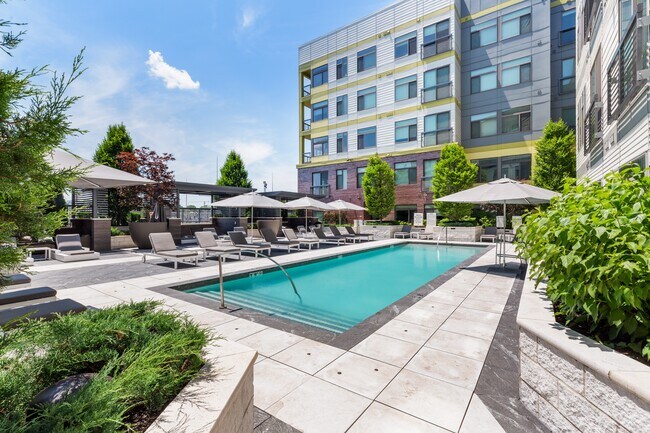 Building Photo - Luxe at Alewife