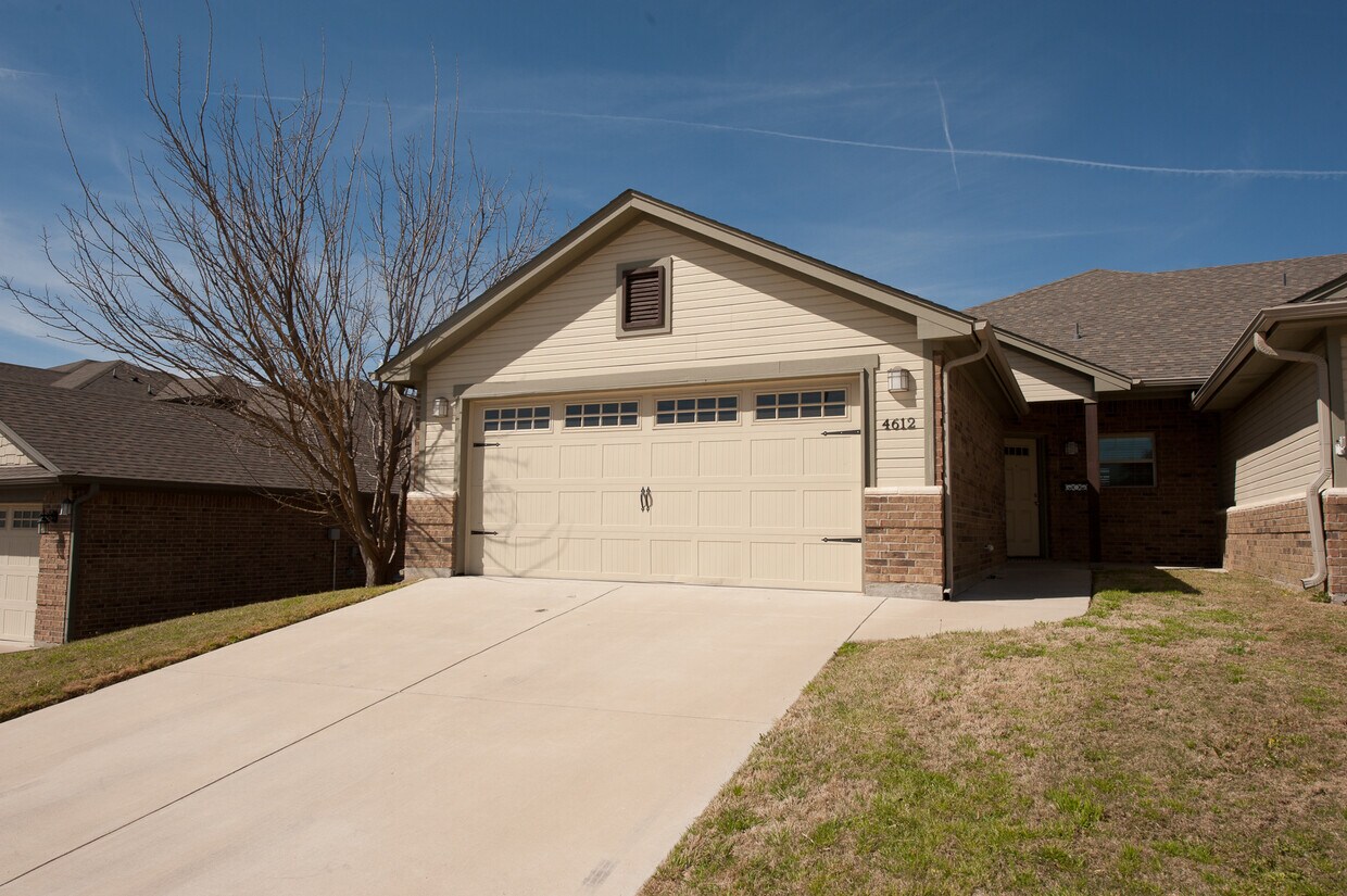 Primary Photo - 4628 Angus Dr