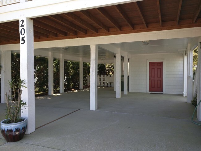 Building Photo - 205 Sealane Way