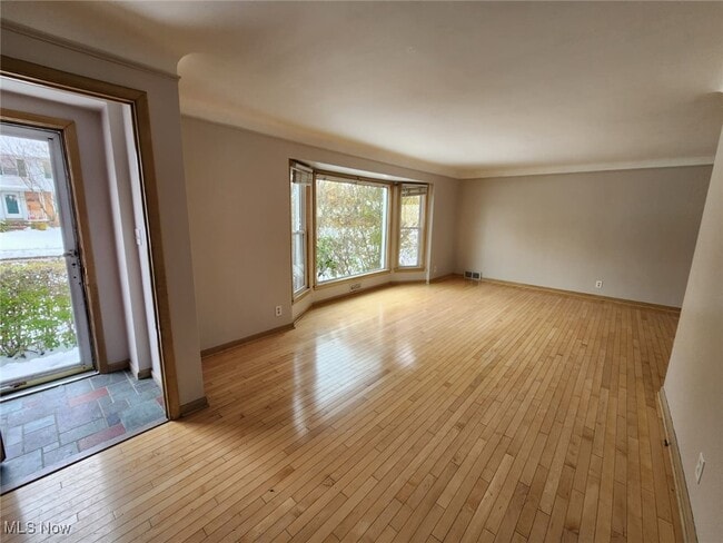 Foto del edificio - 2413 Elmdale Rd