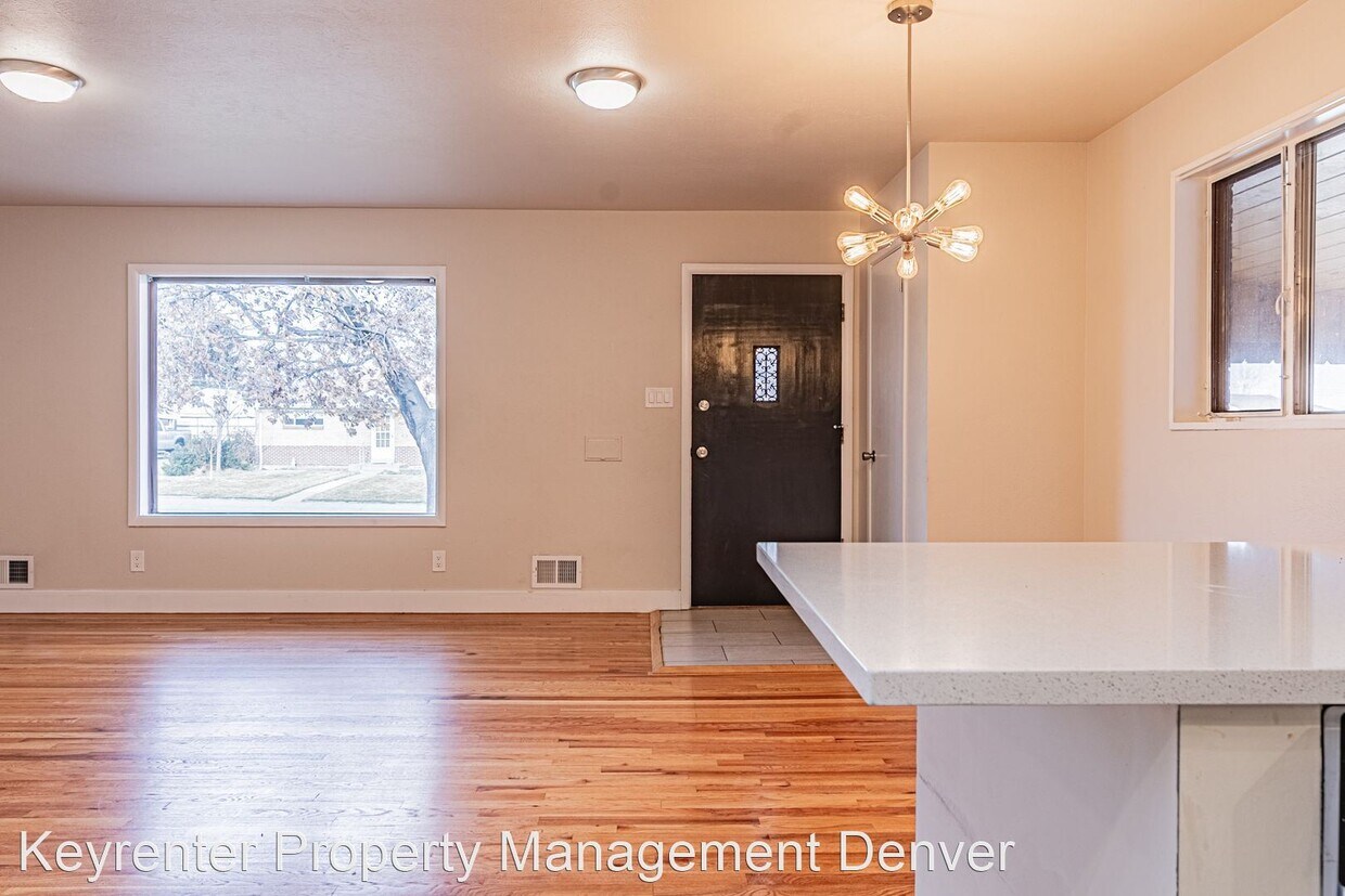 Foto principal - 5 br, 2 bath House - 7051 Ruth Way