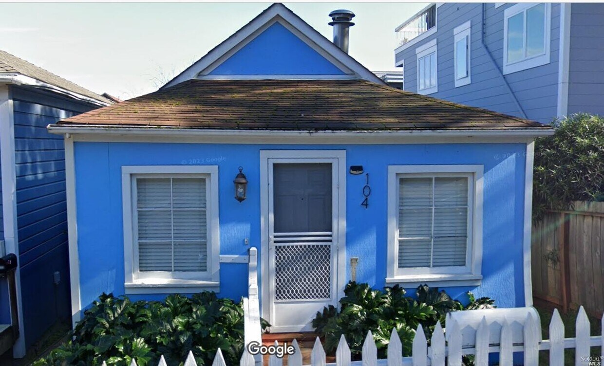 Primary Photo - 104 2nd St