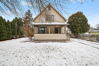 Building Photo - 812 E Grove St