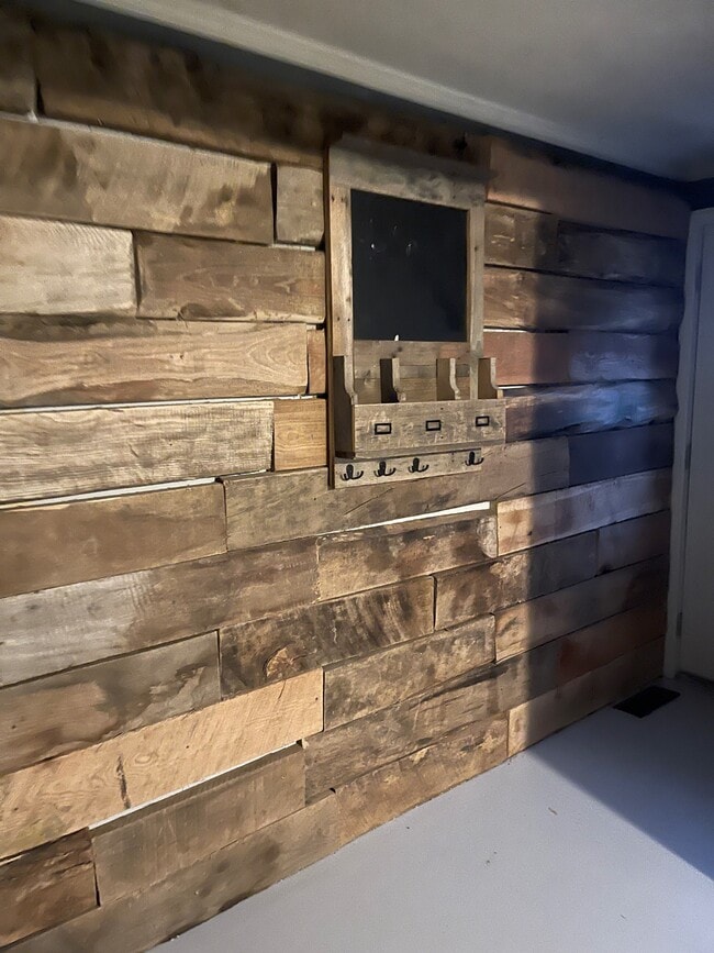 Building Photo - 13958 Bainbridge Rd