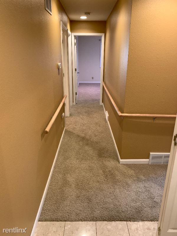 Building Photo - 2 br, 3 bath Townhome - 615 Monroe St